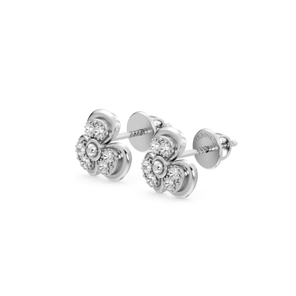 Pretty Flower Diamond Earring With Crystals in Rose Gold
