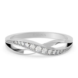Twisted Diamond Ring With Sparkling