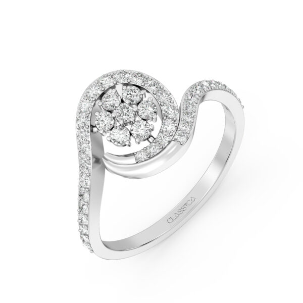 Chic Spiral DiamondRing - Bold Yet Elegant